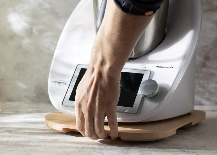 Gleitbrett für Thermomix® TM5 / TM6 mit Wunschgravur | massiv Buche - Laser Tattoo - exklusive Lasergravuren e.K.