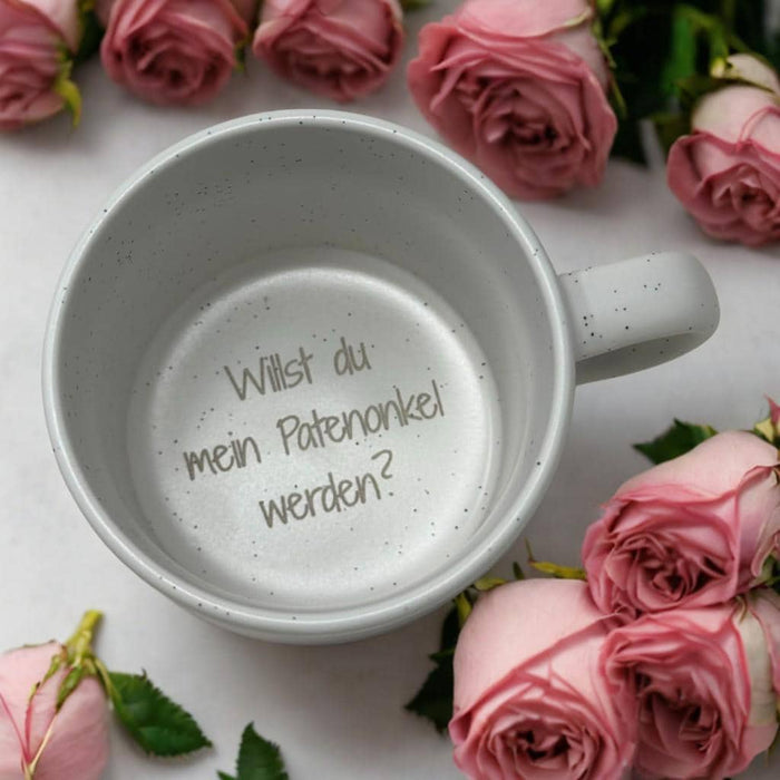 Personalisierte Tasse mit Innengravur am Boden, Geschenkidee mit Rosen