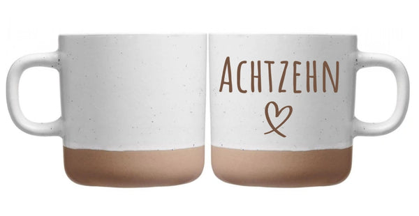 Geburtstags Tasse mit Gravur: Achtzehn mit Herz – Geschenk zum 18. Geburtstag