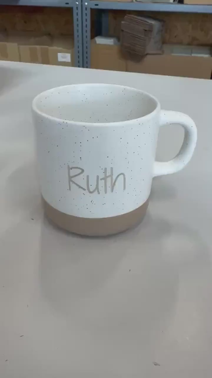 Tasse mit Gravur am Tassenboden, Produktvideo