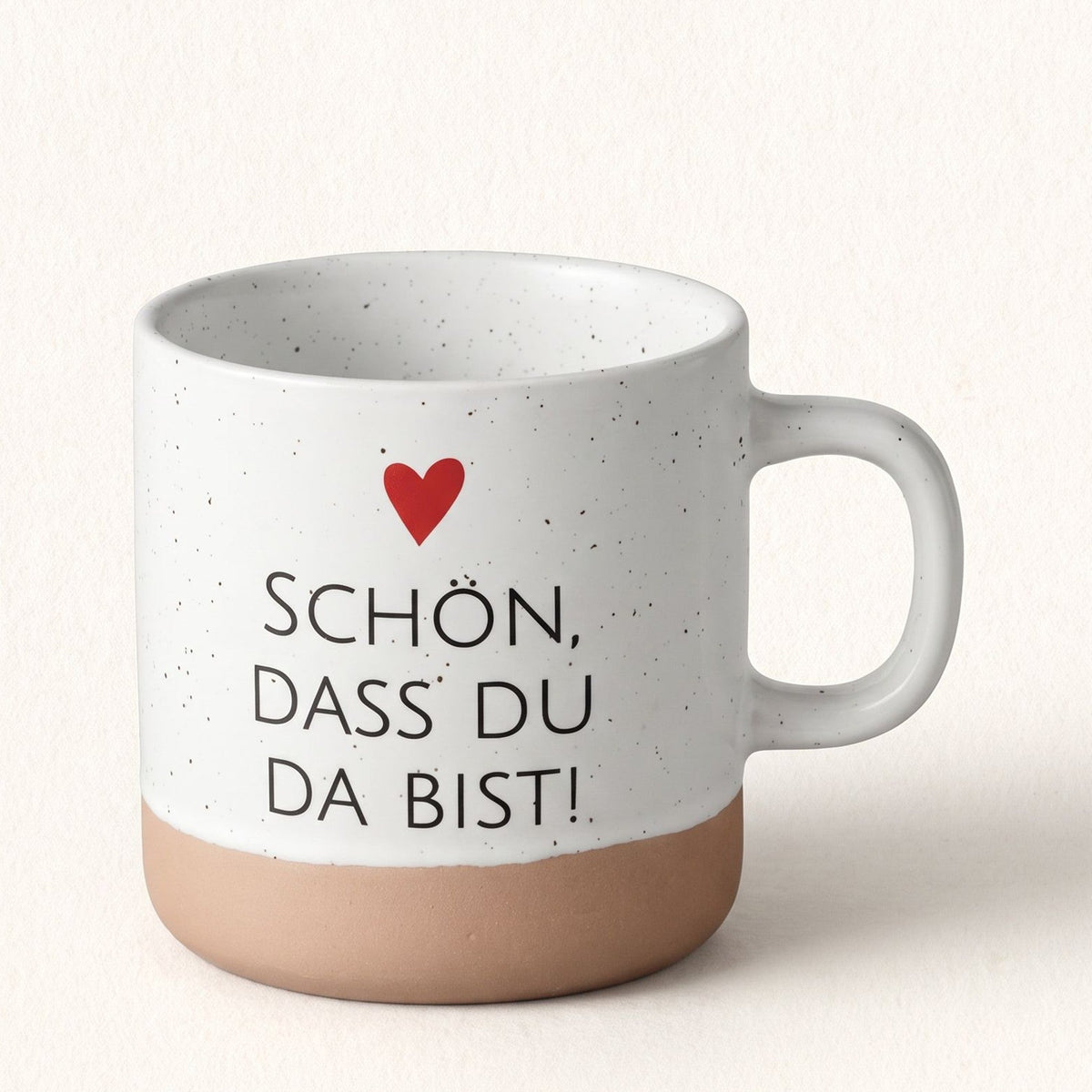 „Schön, dass du da bist!“ Tasse 360 ml Steingut, weiß gesprenkelt - Laser Tattoo - exklusive Lasergravuren e.K.